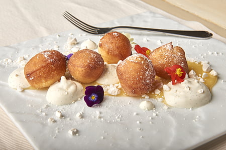 food photography of baked pastries thumbnail
