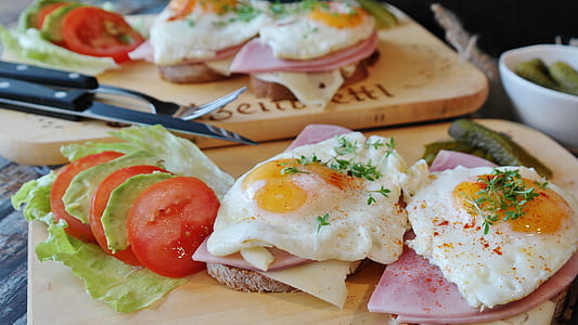 sunny side up eggs and hams white sliced tomatoes thumbnail