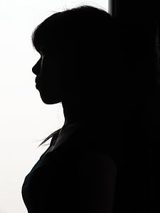 woman wearing necklace thumbnail