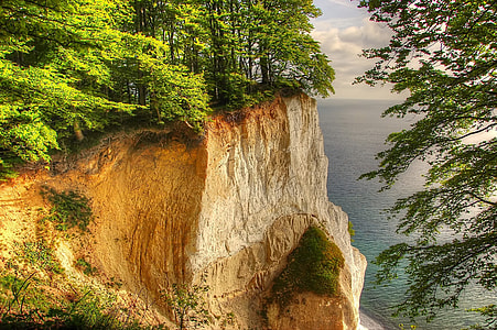 photo of brown mountain thumbnail