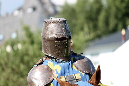 medieval knight riding a horse thumbnail