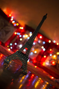Eiffel tower figurine thumbnail