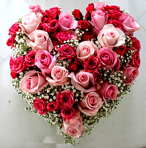 heart-shaped pink and red roses flower arrangement thumbnail