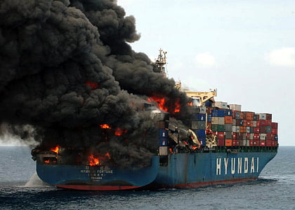 blue Hyundai boat on fire thumbnail