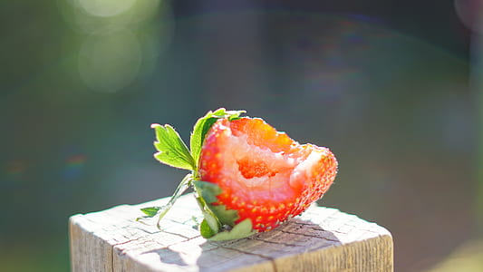 sliced strawberry thumbnail