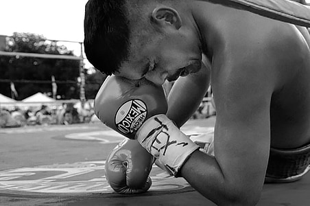 grayscale photo of male boxer on boxing ring thumbnail