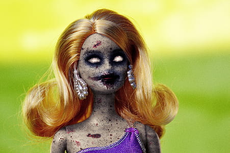 closeup photo of blonde haired doll thumbnail