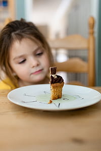shallow focus photography of cupcake on white ceramic plate thumbnail