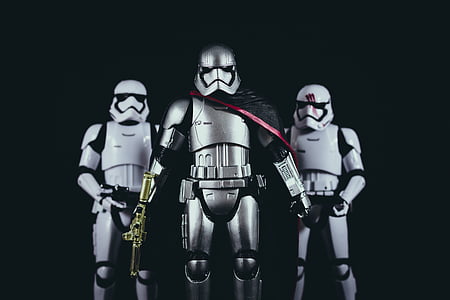 Star Wars Captain Plasma between two Storm Troopers thumbnail