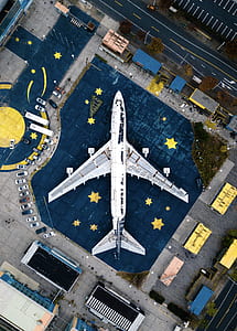 white airliner thumbnail