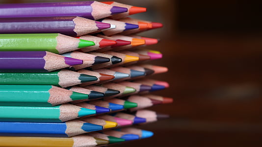 shallow focus photography of color pencils thumbnail
