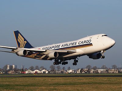 Singapore Airlines Cargo airliner about to take off thumbnail