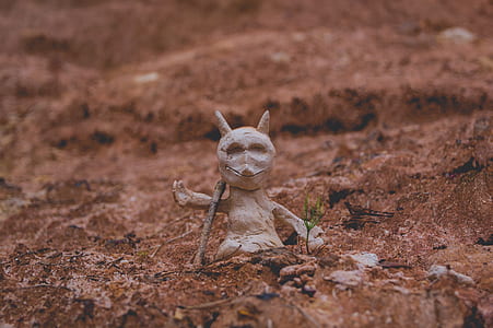 gray cat figurine thumbnail
