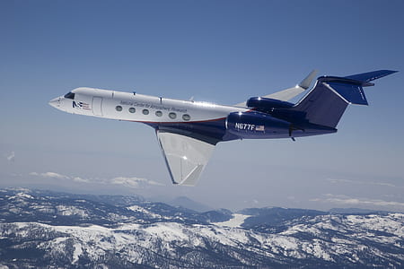 photo of gray plane thumbnail