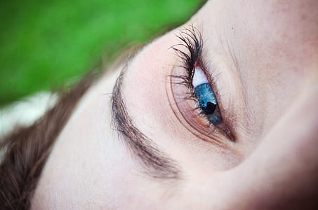 person's left eye thumbnail
