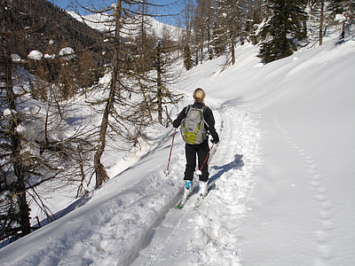 Backcountry Skiiing, Ski Mountaineering thumbnail