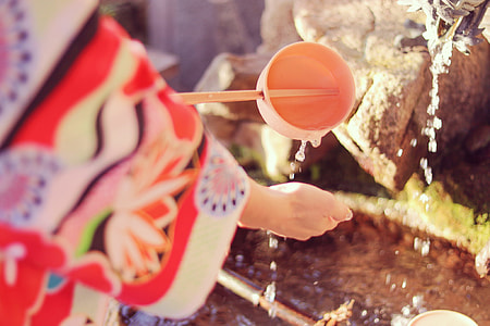 Japanese woman holding a wooden container full of water thumbnail