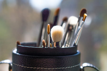 photo of makeup brush set thumbnail