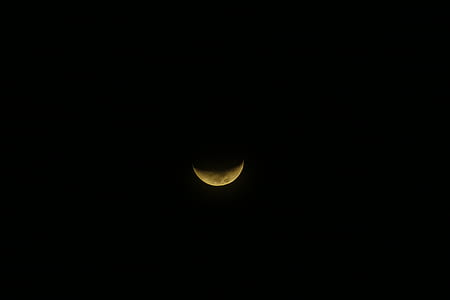 photo of crescent moon thumbnail