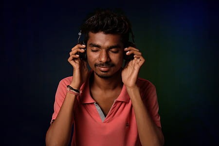 Man Using Black Headphones thumbnail