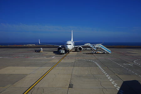 white airplane thumbnail