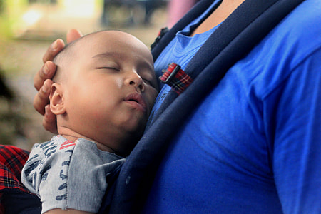 baby sleepin on mothers chest thumbnail
