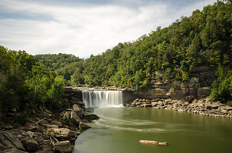 Waterfall on the Cumberland River and landscape in Kentucky thumbnail