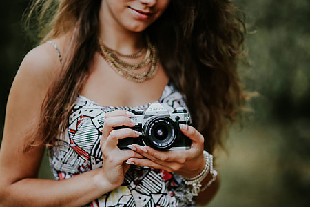 Woman in a dress with a camera thumbnail