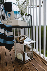 Seaside Style: Nautical Balcony Decor thumbnail