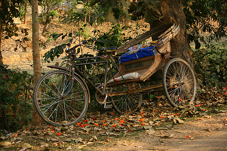 Old rickshaw at Dhaka, Bangladesh thumbnail