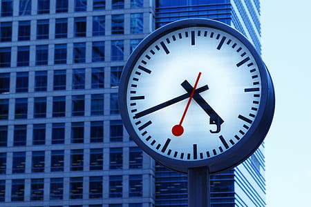 black analog clock thumbnail