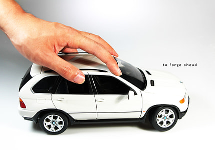 white SUV scale model thumbnail