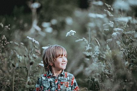 Child in the countryside thumbnail
