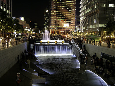 Seoul Cheonggyecheon night in South Korea thumbnail