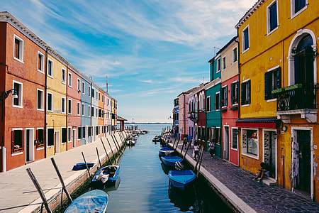 Charming and Colourful Houses of Burano thumbnail