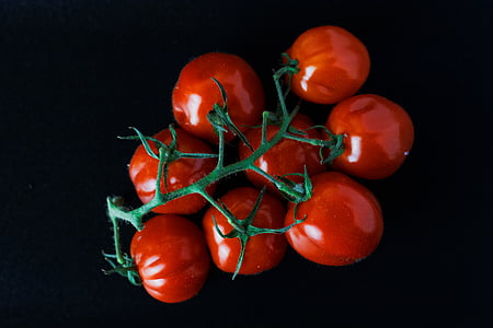 bunch of red cherry tomatoes thumbnail