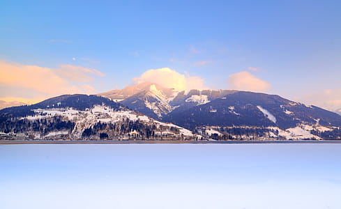 Landscape Photography of Mountain thumbnail
