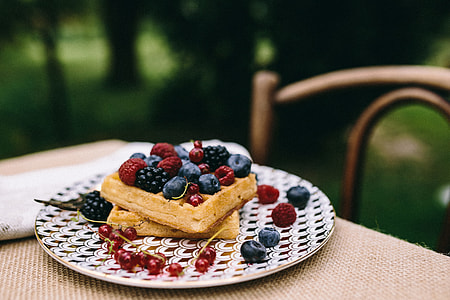Healthy lunch in the garden thumbnail