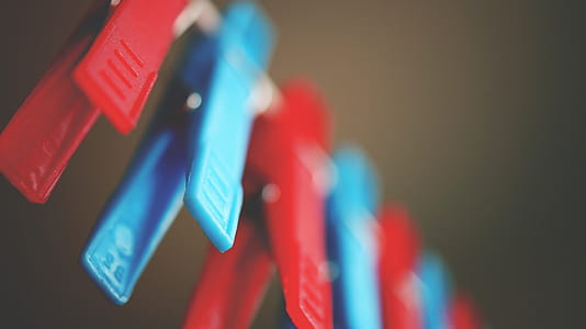 Red and Blue Plastic Pegs thumbnail