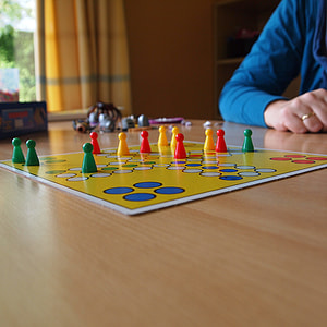 three team colors board game thumbnail