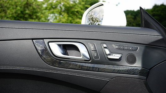 close-up photography of vehicle side door thumbnail