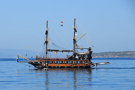 brown and gray ship thumbnail