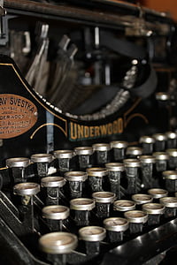 close photo of Underwood typewriter thumbnail