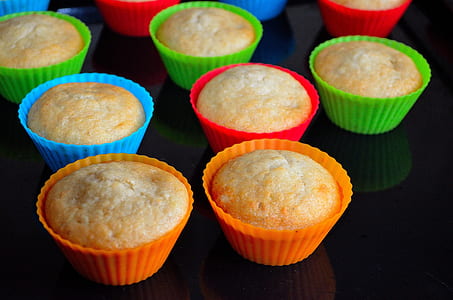 closeup photography of cupcakes thumbnail