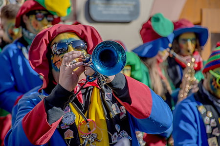 person playing trumpet thumbnail