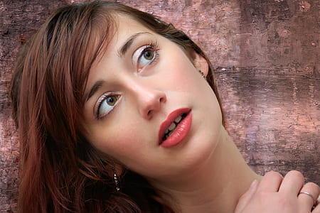 woman looking upward thumbnail