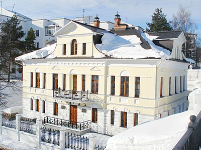 white snowcovered house thumbnail