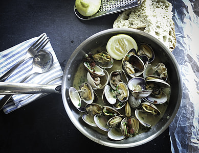 Steamed cockles in a pan thumbnail