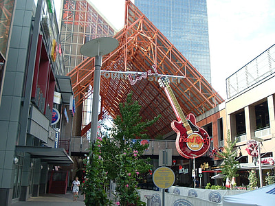 Entrance to the Fourth Street Live in Louisville, Kentucky thumbnail