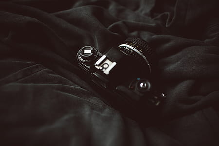 closeup photography of DSLR camera on black textile thumbnail